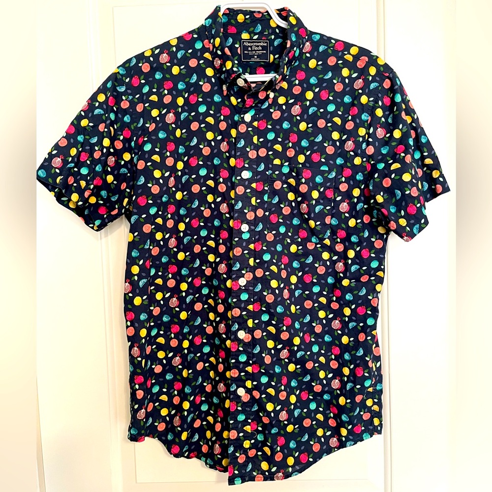 ABERCROMBIE AND FITCH Pomegranate and lemon print Button Down size M